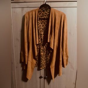 Alberto Makali boho faux suede open draped animal print jacket. Size small